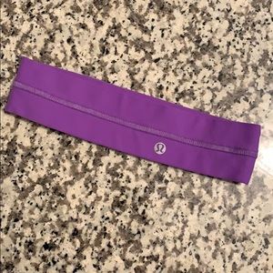 LuLuLemon headband - rarely worn, great condition
